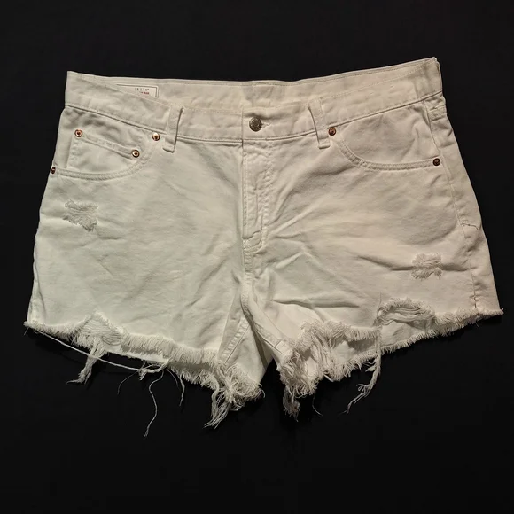 GAP White Distressed Frayed-Hem Denim Shorts - Picture 2 of 5
